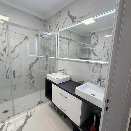 شقة Spacieux 3 A 200 M De La *