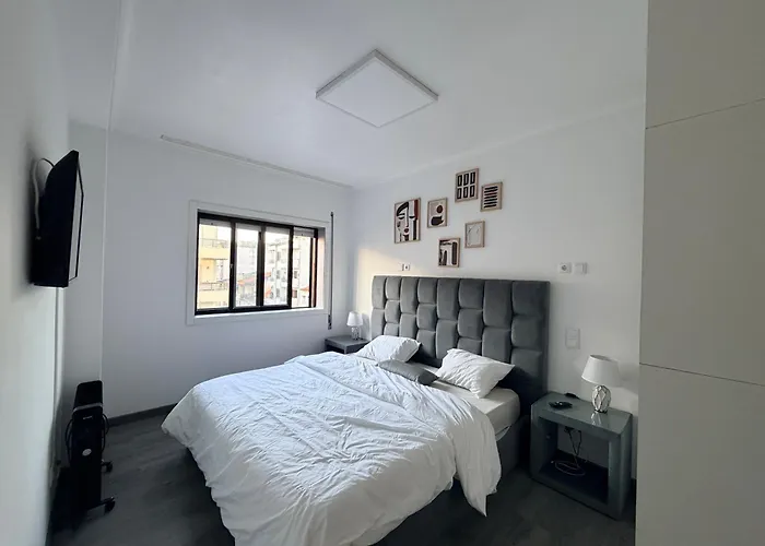 Spacieux 3 à 200 M De La Apartamento