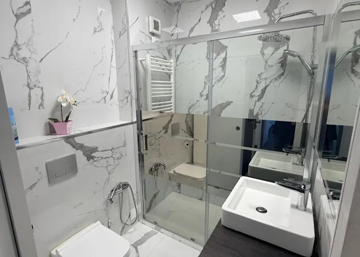 Spacieux 3 à 200 M De La Apartamento