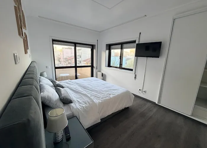 Spacieux 3 à 200 M De La Apartamento